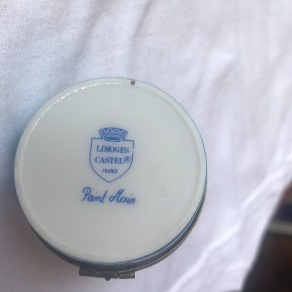 Limoge Dolphin Pillbox, jewerly, trinkets - Picture 7 of 8